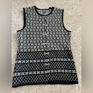 GAP Black and White Knit Vest size large 100% wool